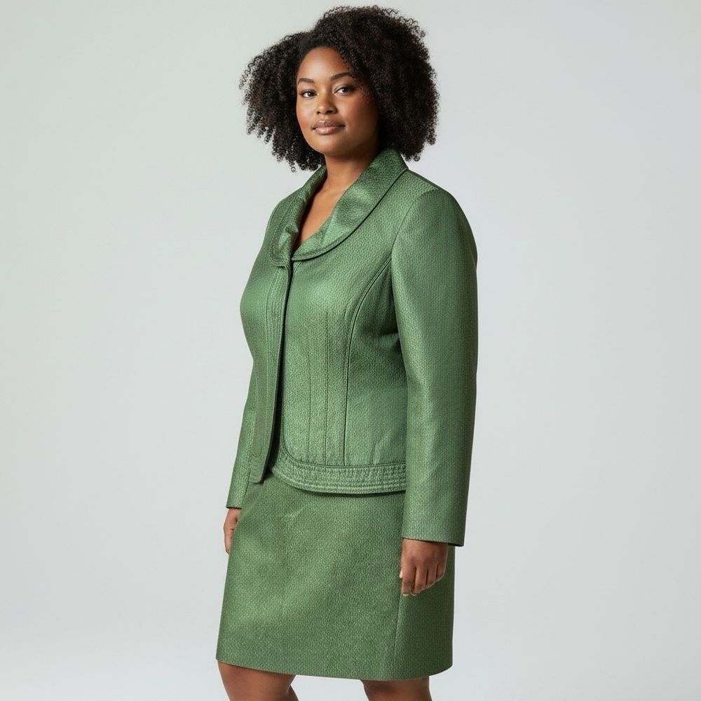 Elegant Albert Nipon Green Blazer and Skirt Ensemble Size 6